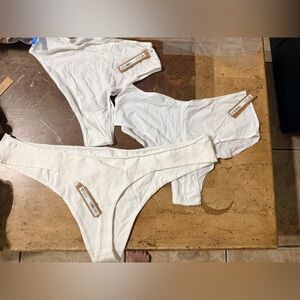 NWT SKIMS Bundle (3 Piece) White/Cream Underwear Set

LOT BIN 5